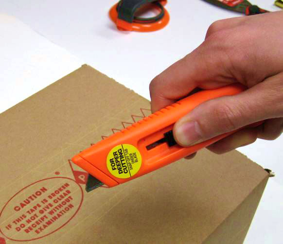 Allway Tools Inc. Ark-B7 Self-Retracting Plastic Safety Box Cutter Wit